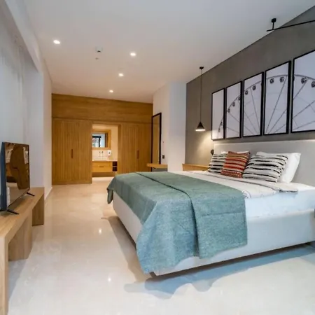 Lures Hotel *