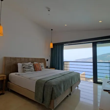 Lures Hotel *