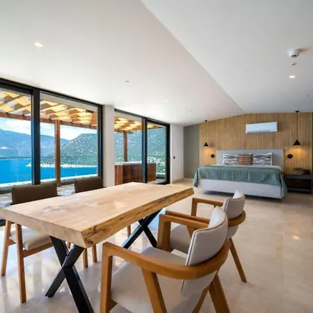 Lures Hotel *