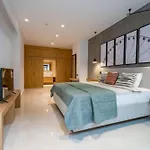 Lures Hotel *
