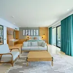 Lures Hotel