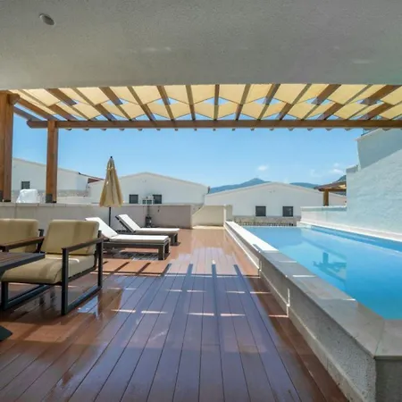 Lures Hotel